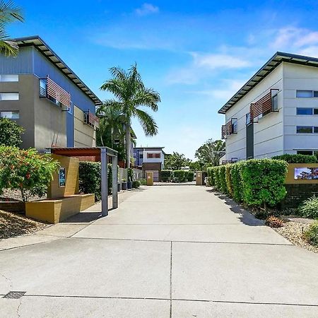 Villa Quarterdecks Retreat Urangan Exterior foto