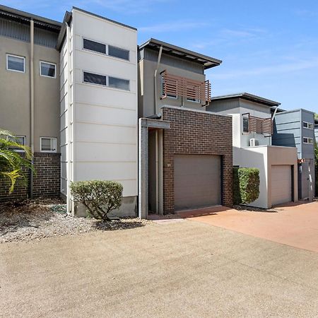 Villa Quarterdecks Retreat Urangan Exterior foto