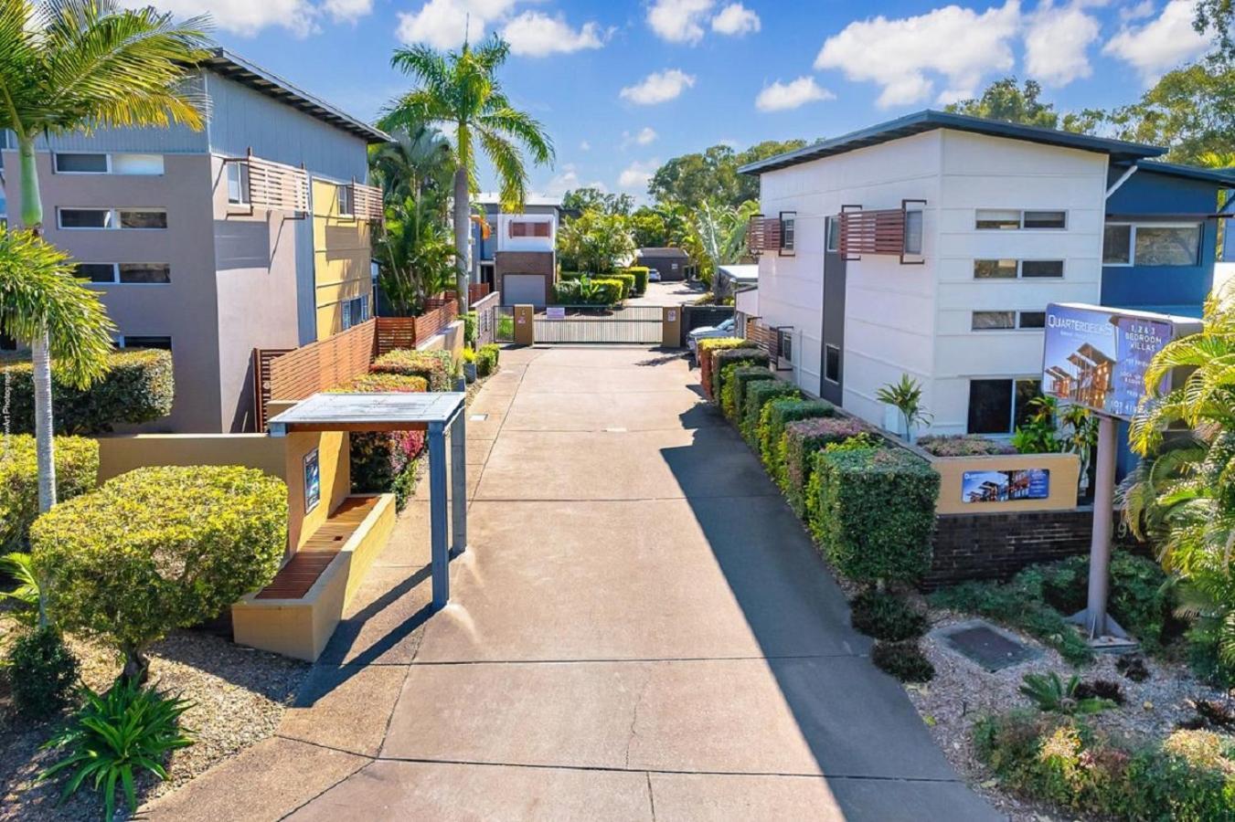 Villa Quarterdecks Retreat Urangan Exterior foto