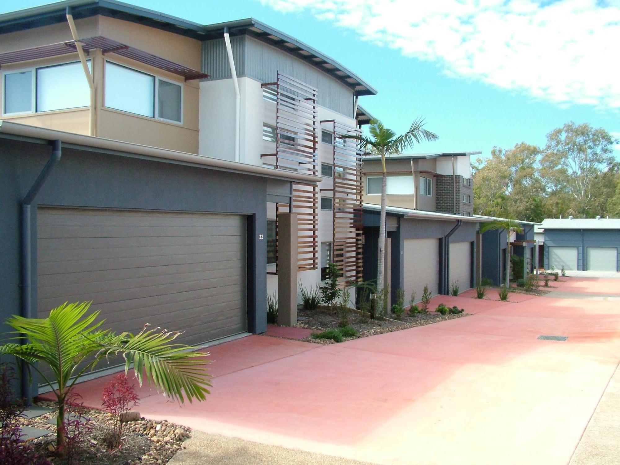 Villa Quarterdecks Retreat Urangan Exterior foto