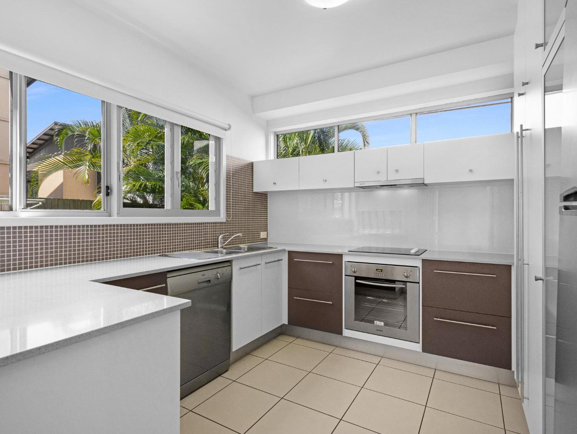 Villa Quarterdecks Retreat Urangan Exterior foto