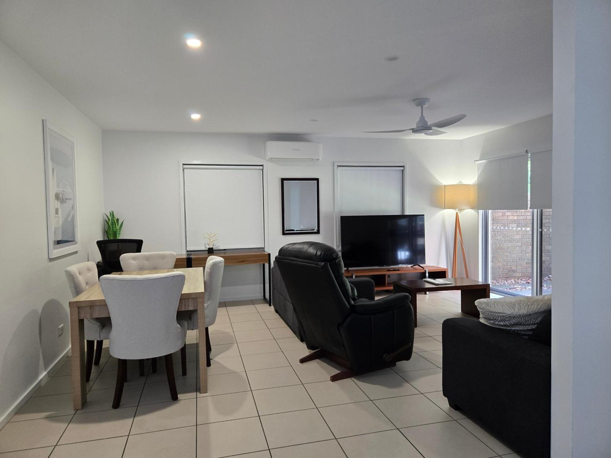 Villa Quarterdecks Retreat Urangan Exterior foto