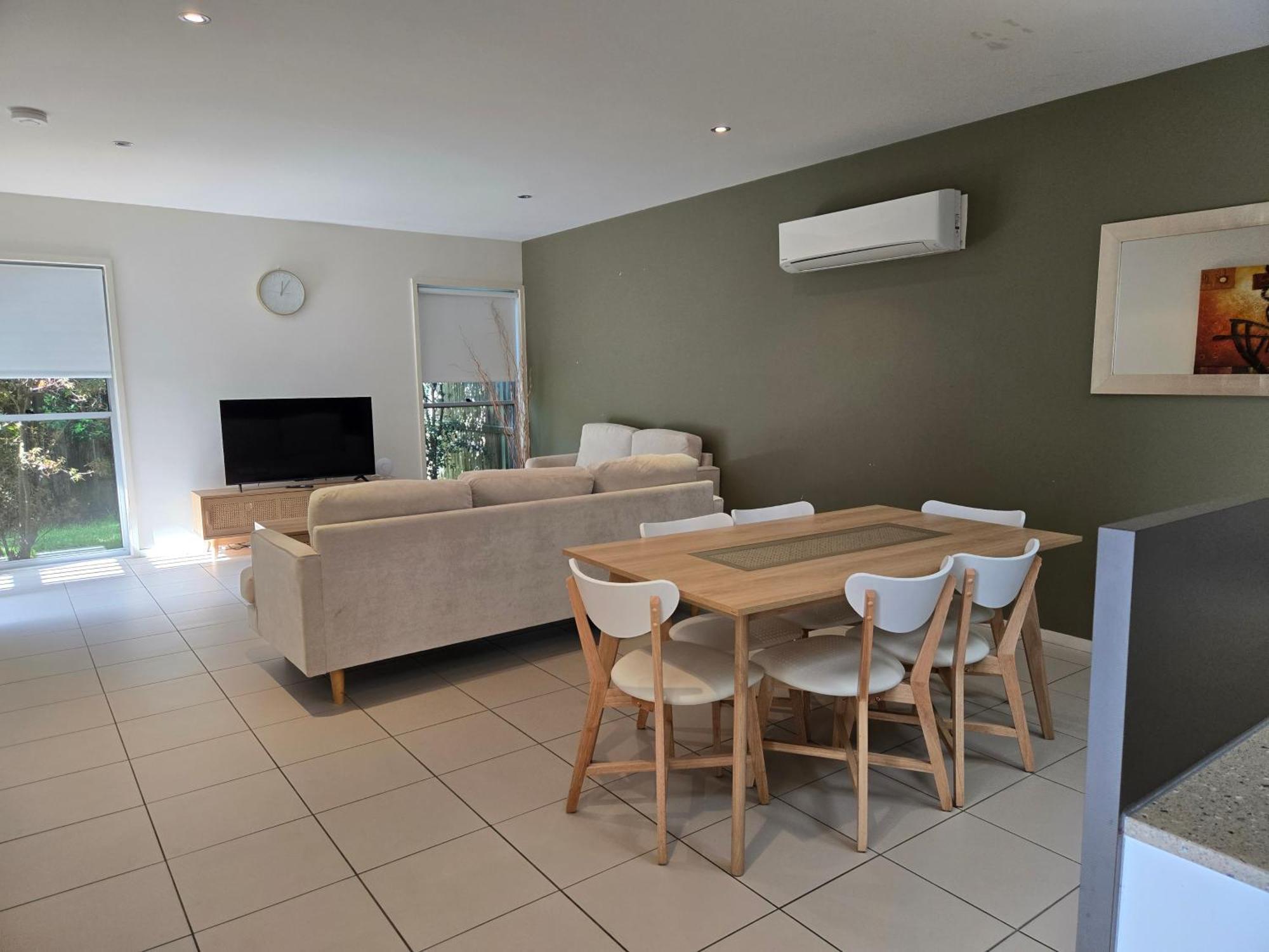 Villa Quarterdecks Retreat Urangan Exterior foto