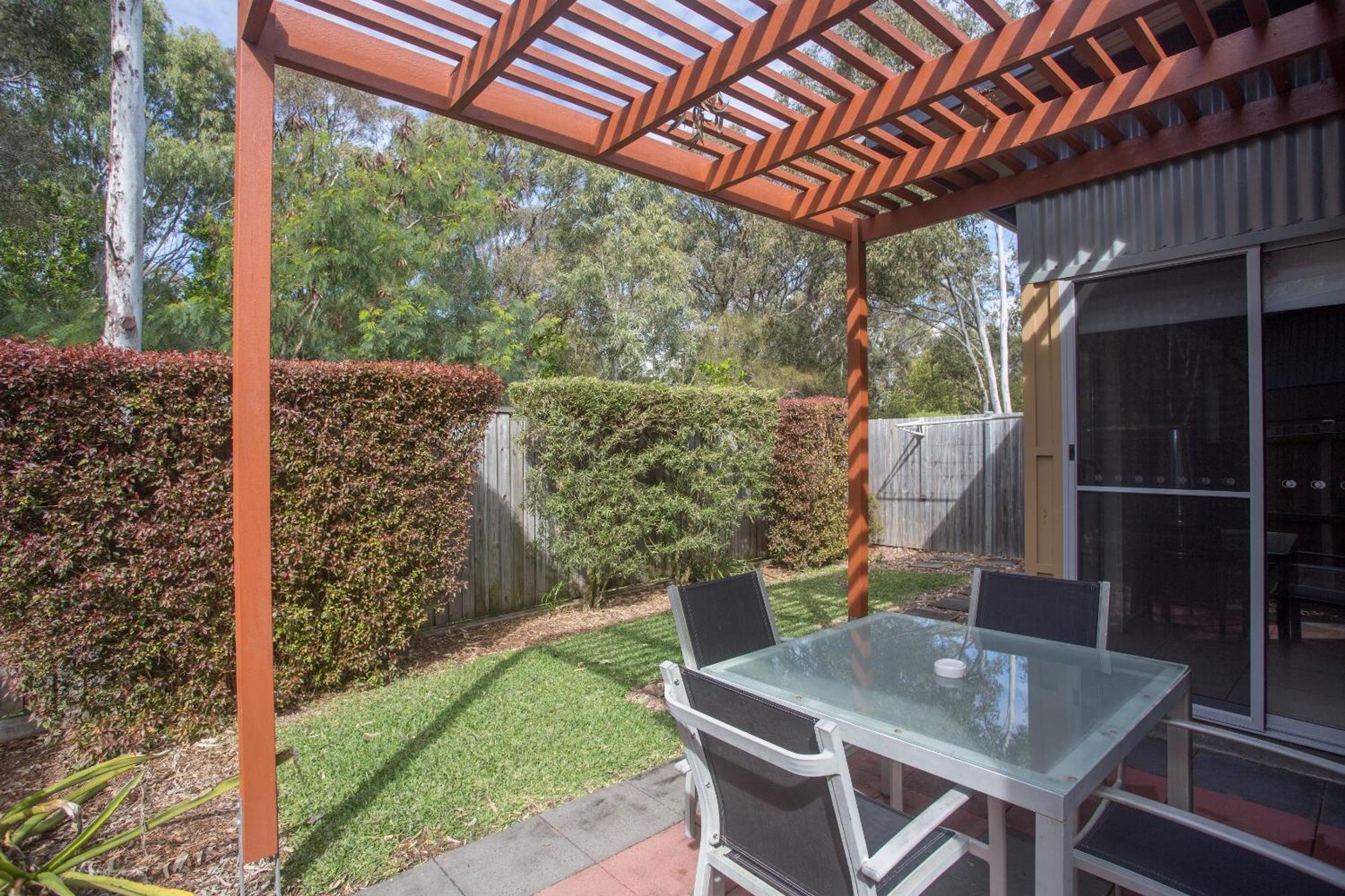 Villa Quarterdecks Retreat Urangan Exterior foto