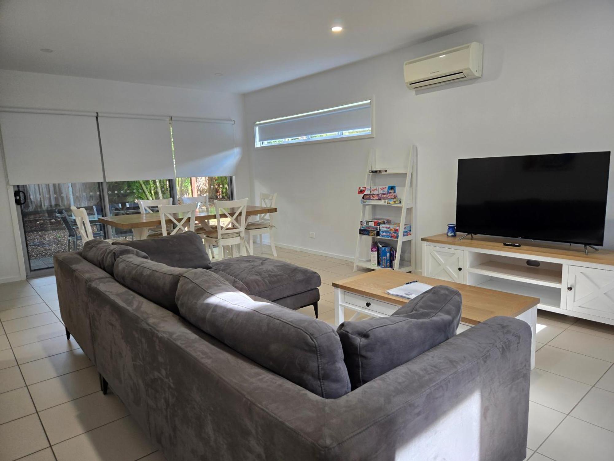 Villa Quarterdecks Retreat Urangan Exterior foto