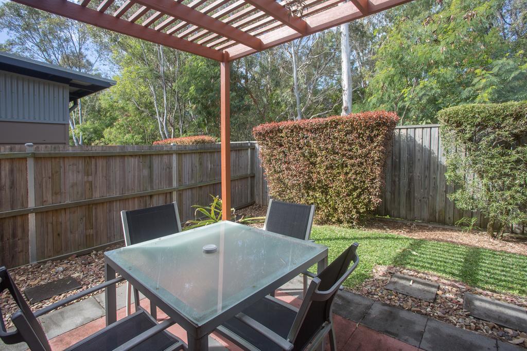 Villa Quarterdecks Retreat Urangan Exterior foto